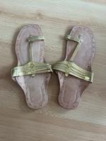 Sandalen aus Leder in Gold, ungetragen Berlin - Lichtenberg Vorschau