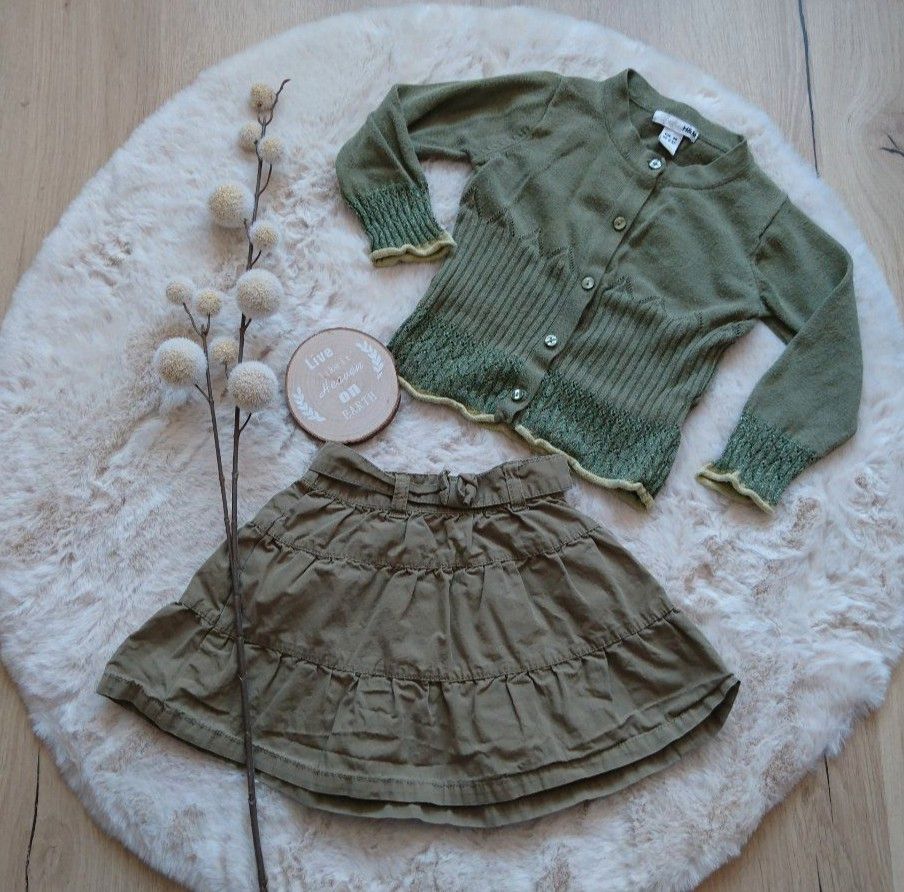 Set Rock Stufenrock Strickjacke olivgrün glitzernd Gr. 98 H&M in Rühen