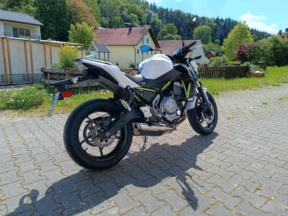 Kawasaki Z650 ABS Weiß/Grün in Bruckberg bei Landshut