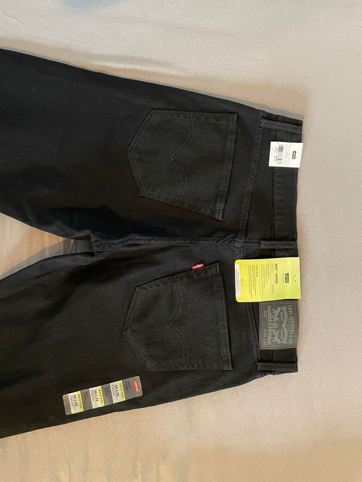Schwarze Levi‘s Jeans neu mit Etikett (Größe 34/32) in Pfungstadt