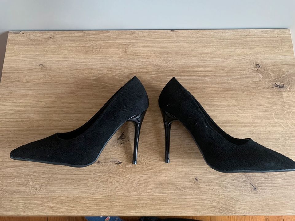 Sehr schöne Sexy High Heels in Schwarz ca. 10 cm Absatz Gr. 38 in Neunkirchen