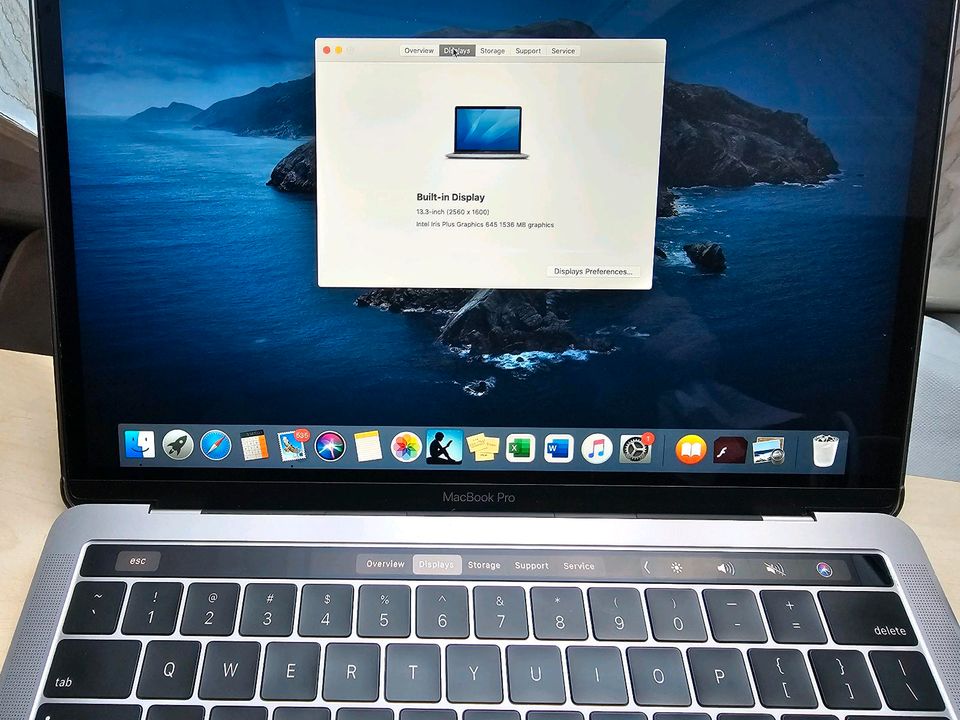 MacBook Pro 2019 13" 256GB mit Touchbar und Zubehör in Crimmitschau