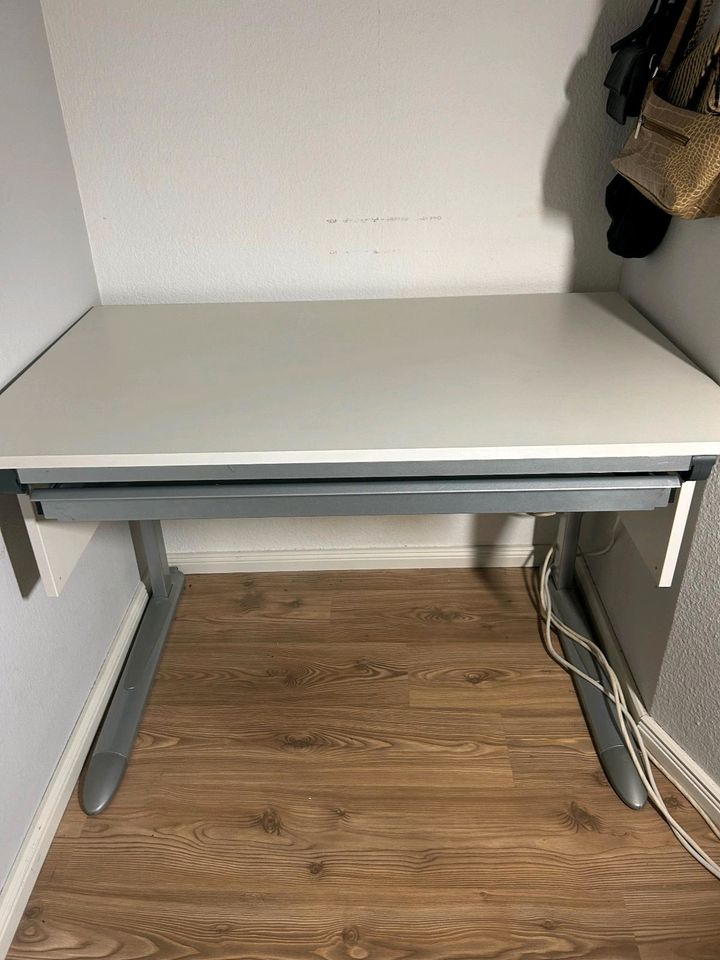 Schreibtisch weiß, 110cm×68cm in Stuhr