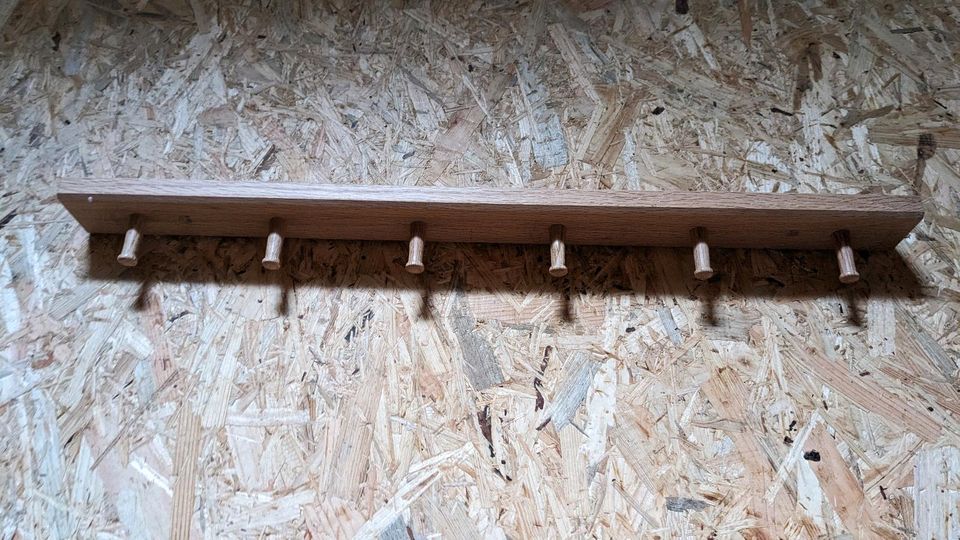 Ikea Leiste mit 6 Knöpfen aus Holz in Monheim