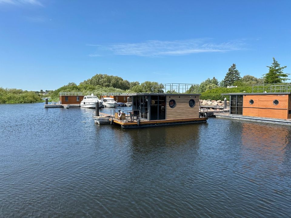 Luxus Hausboot La Mare Ausstattung super Zustand mit Liegeplatz in Malchin