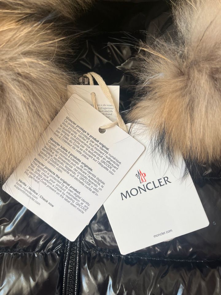 Moncler Daunenweste schwarz mit Fellbesatz Gr. S NEU in München