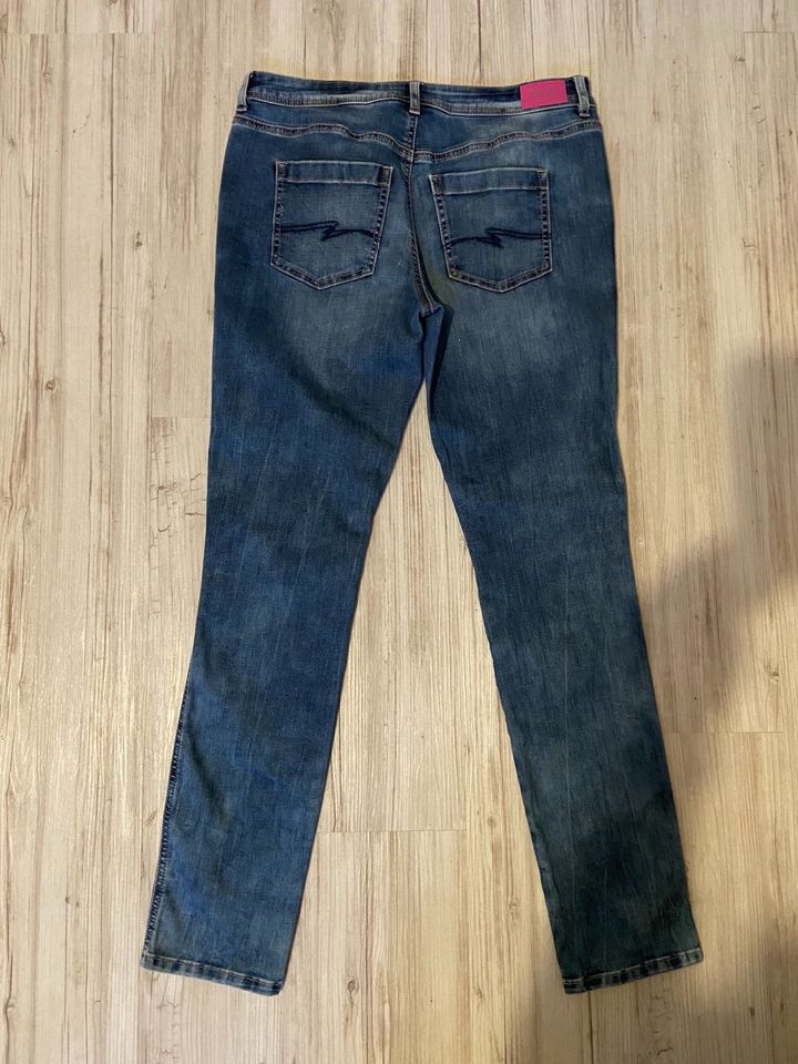 Damenjeans Street One, Gr. 30/32, Style Jane in Melle