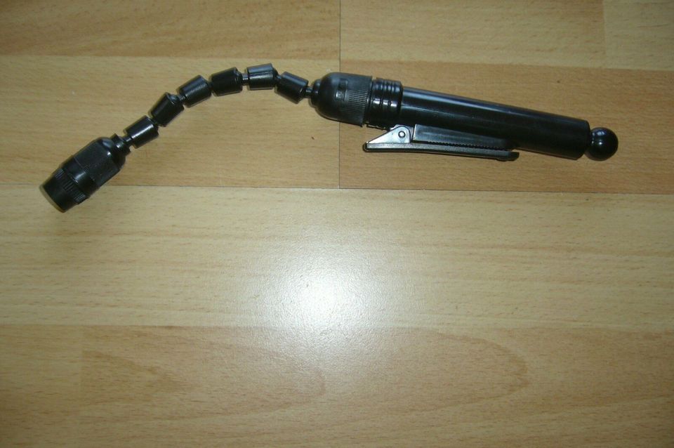 Bewegliche Taschenlampe mit Gürtelclip in Hage