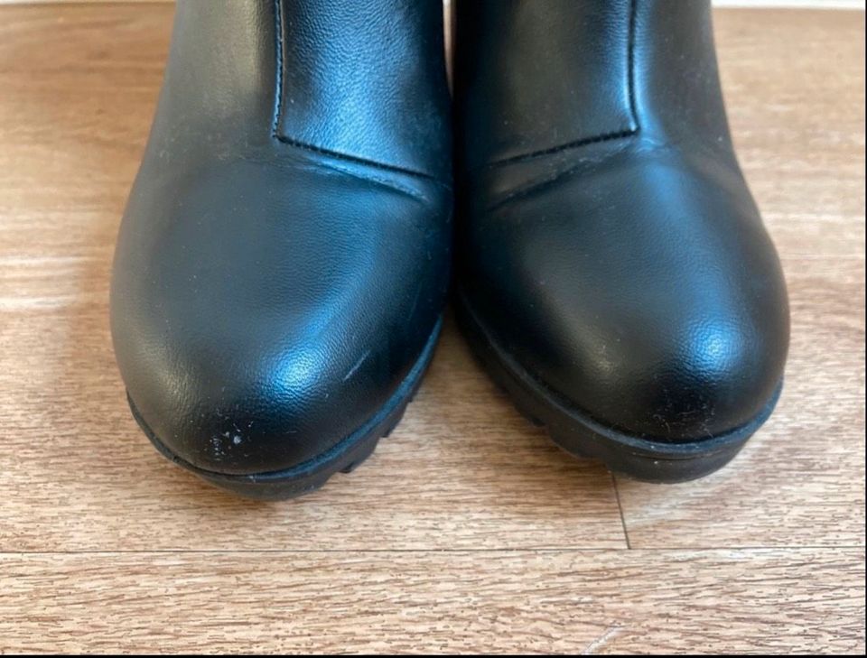 H&M Boots 39 schwarz Kunstleder Stiefeletten Absatz Blockabsatz in Dortmund