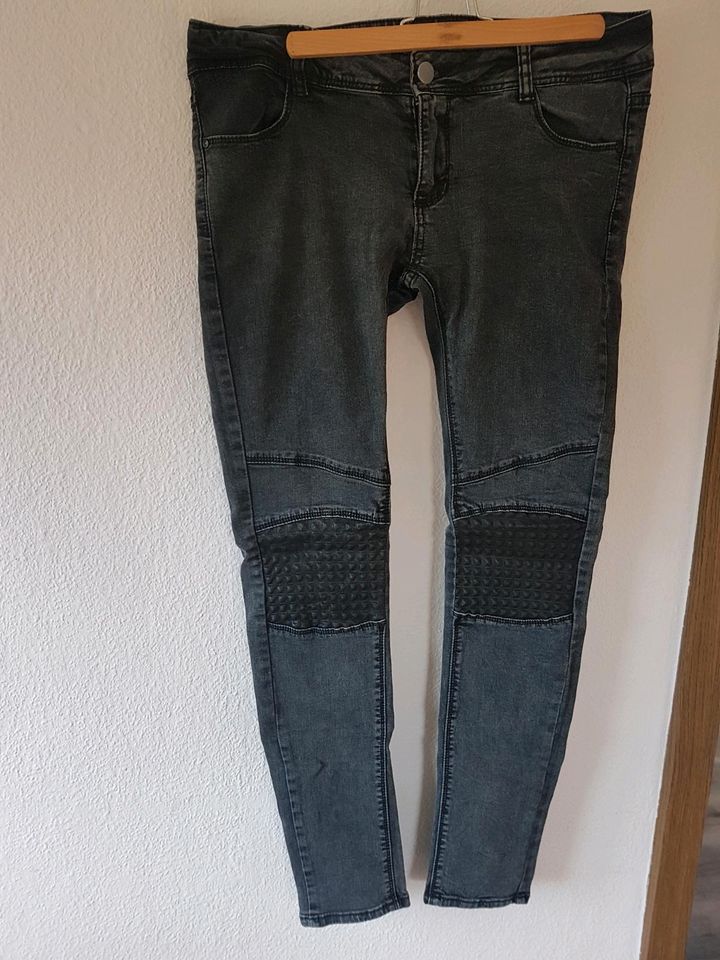 Dunkelgraue Bikerjeans Jeans Bikerlook Leder Knie  Gr.Xl Gr.42 in Eberdingen