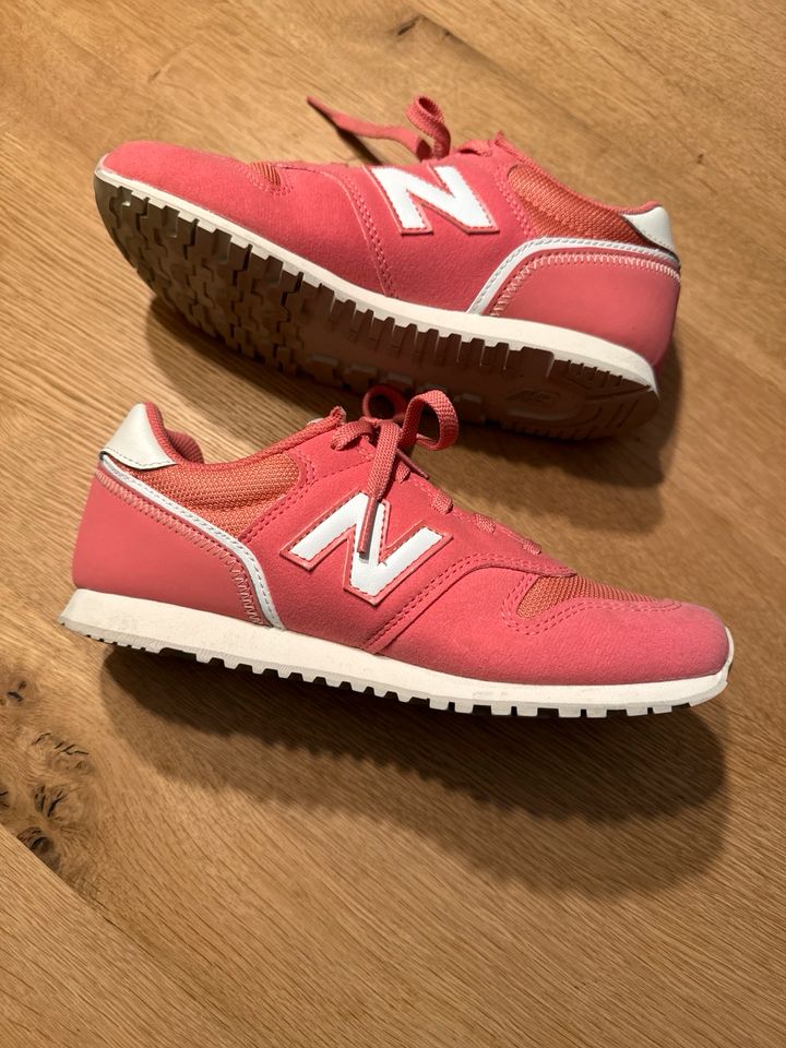 New Balance Turnschuhe wie neu gr. 36 Lachs Sneaker in Nidderau