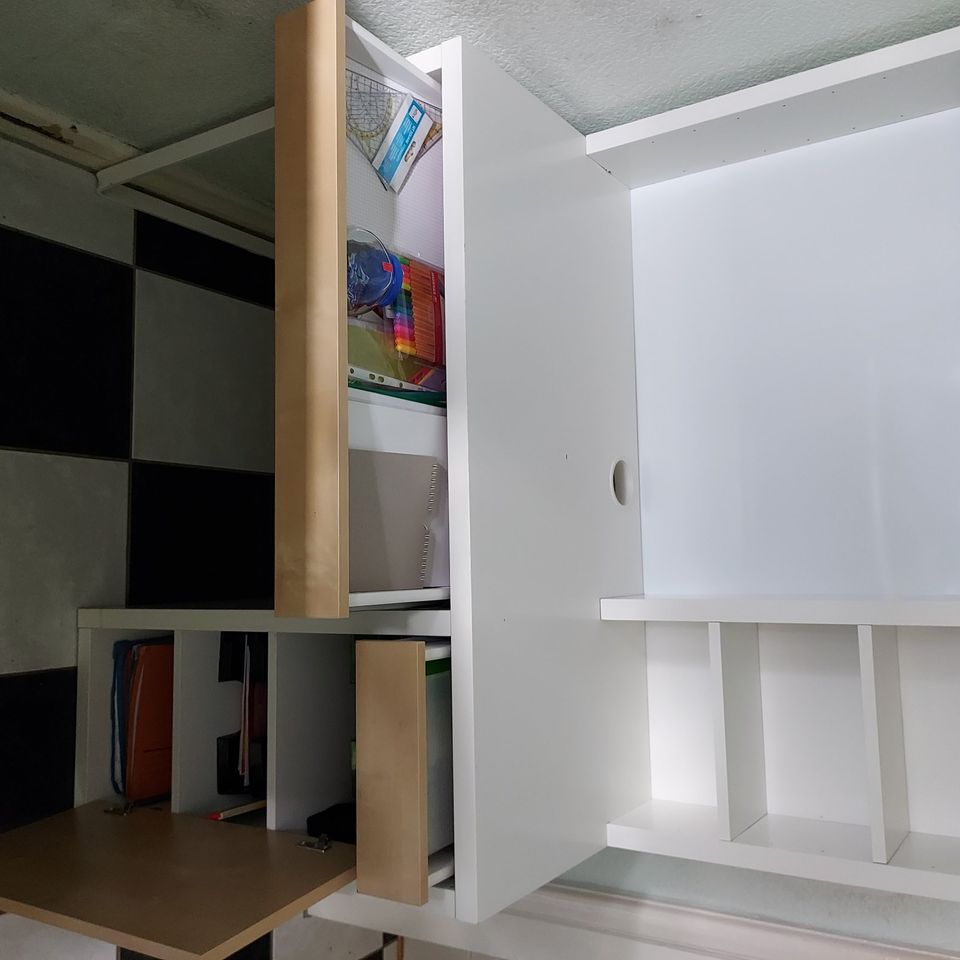 Ikea Micke Schreibtisch incl Aufsatz u.Magnetwand weiß/ birke in Erkelenz