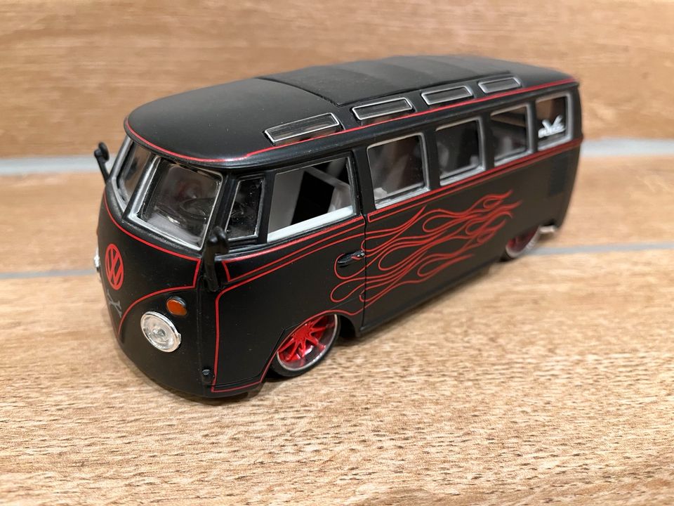 Maisto VW T1 Bus GRidez Bulli Bugz Allstars Samba 1:25 in Wustermark