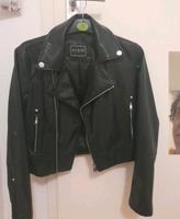 tolle Jacke von Guess in S -neuwertig- Nordrhein-Westfalen - Gelsenkirchen Vorschau