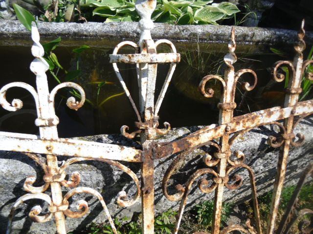 altes Eisengitter Eisenzaun Türgitter Fenstergitter um 1870 in Wolnzach