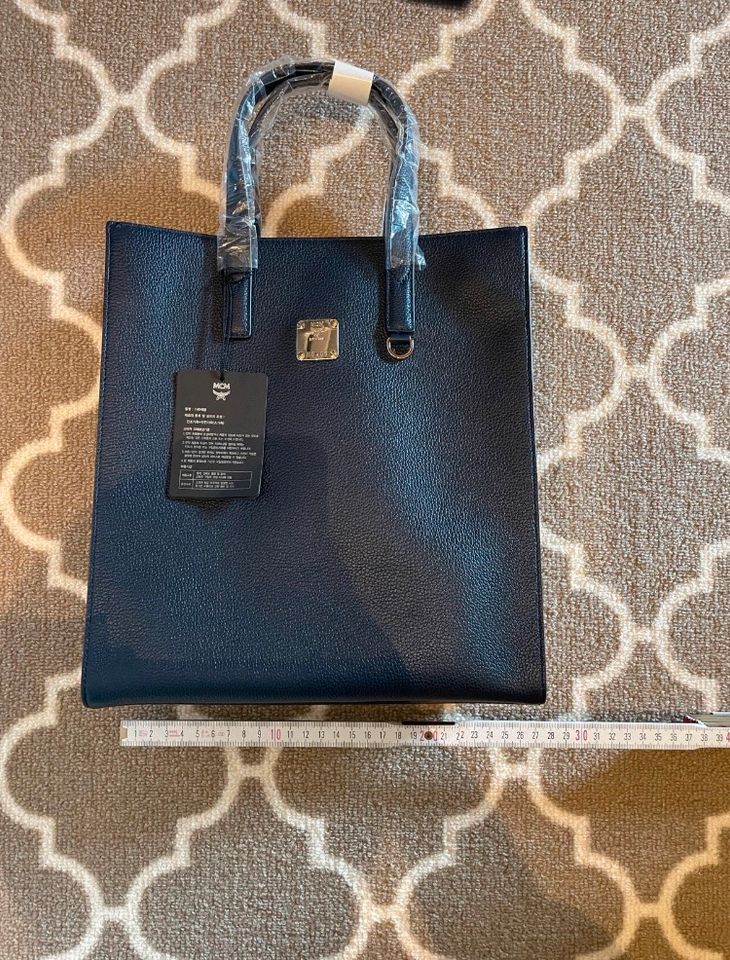 MCM Tasche Aren Leder Blau Original Tote Bag in München