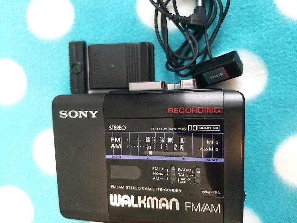 SONY Walkman Kassetten Player / Radio // Mit Lautsprecher in Blankenfelde-Mahlow