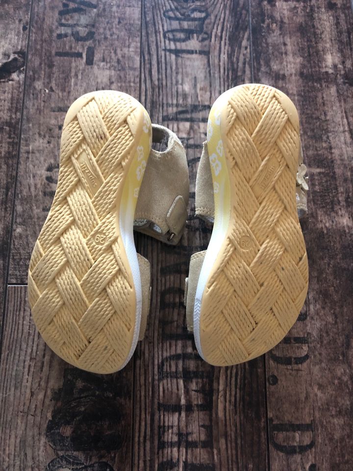 Superfit Sandalen Gr. 29 hellgelb in Langenfeld