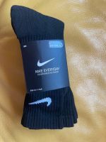 Nike Socken - 3 Paar Neu - Größe L Sachsen-Anhalt - Wettin-Löbejün Vorschau