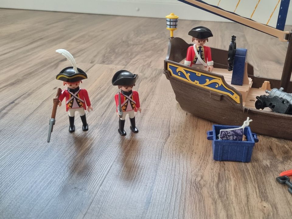 Playmobil 70412 Pirates Rotrocksegler Schiff Engländer Soldaten in Ludwigsburg