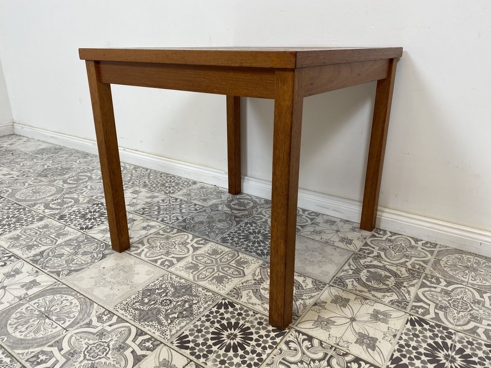 WMK Hübscher und gut erhaltener skandinavischer Couchtisch mit  kunstvollen Fliesen und geraden Beinen - Tisch Beistelltisch Kacheltisch Coffee Table Vintage Mid-Century - Lieferung möglich in Berlin