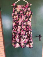 Sehr schönes Kleid mit Blumen Nordrhein-Westfalen - Mönchengladbach Vorschau