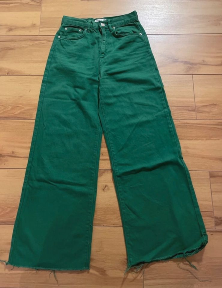 Wide leg Jeans pull & Bear 34 grün xspull in Grabfeld