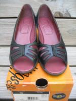 Dr. Martens Damenschuhe Maria Gr. 39 / Cut out Pumps Niedersachsen - Celle Vorschau