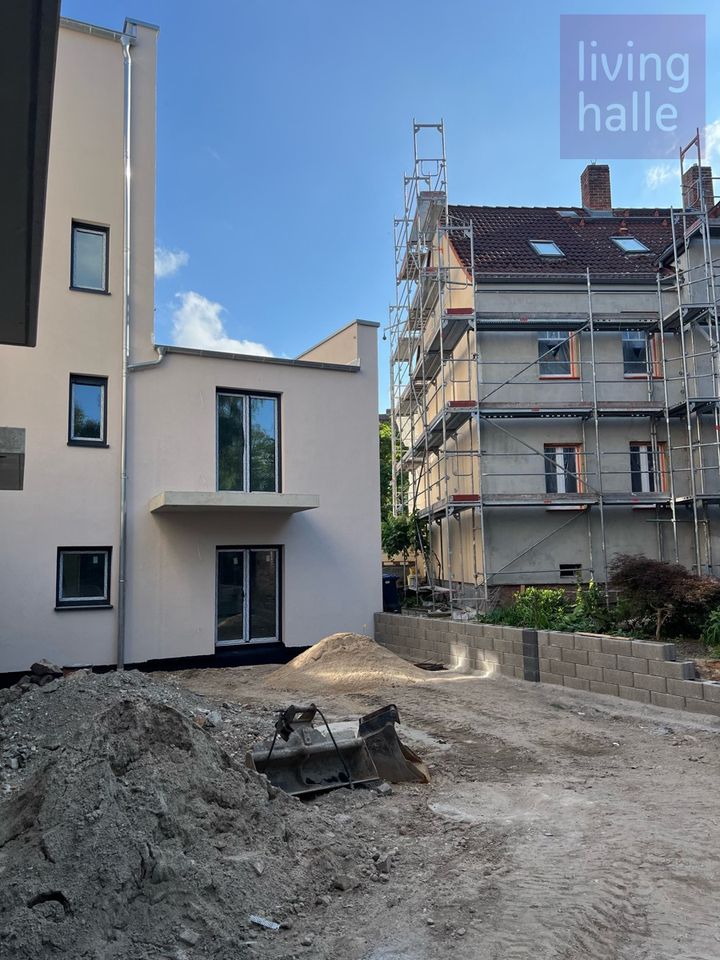 Modernes Wohnen mit Stil:  2 Zimmer Neubau Wohnung mit Balkon, Einbauküche und Stellplatz! in Halle