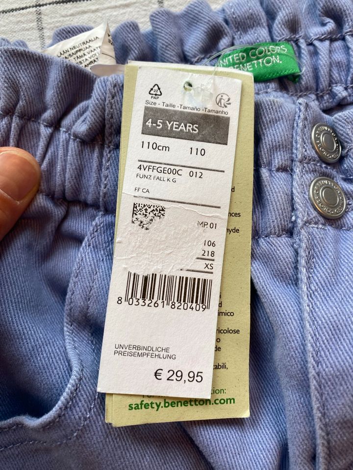 NEU süße Paperback-Jeans in Flieder Benetton, Gr. 110 in Freiburg im Breisgau