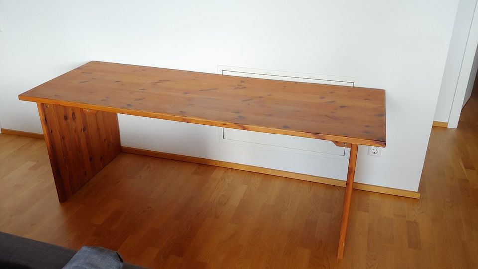 Schreibtisch aus hochwertigem Massivholz 200x70cm in Waldshut-Tiengen