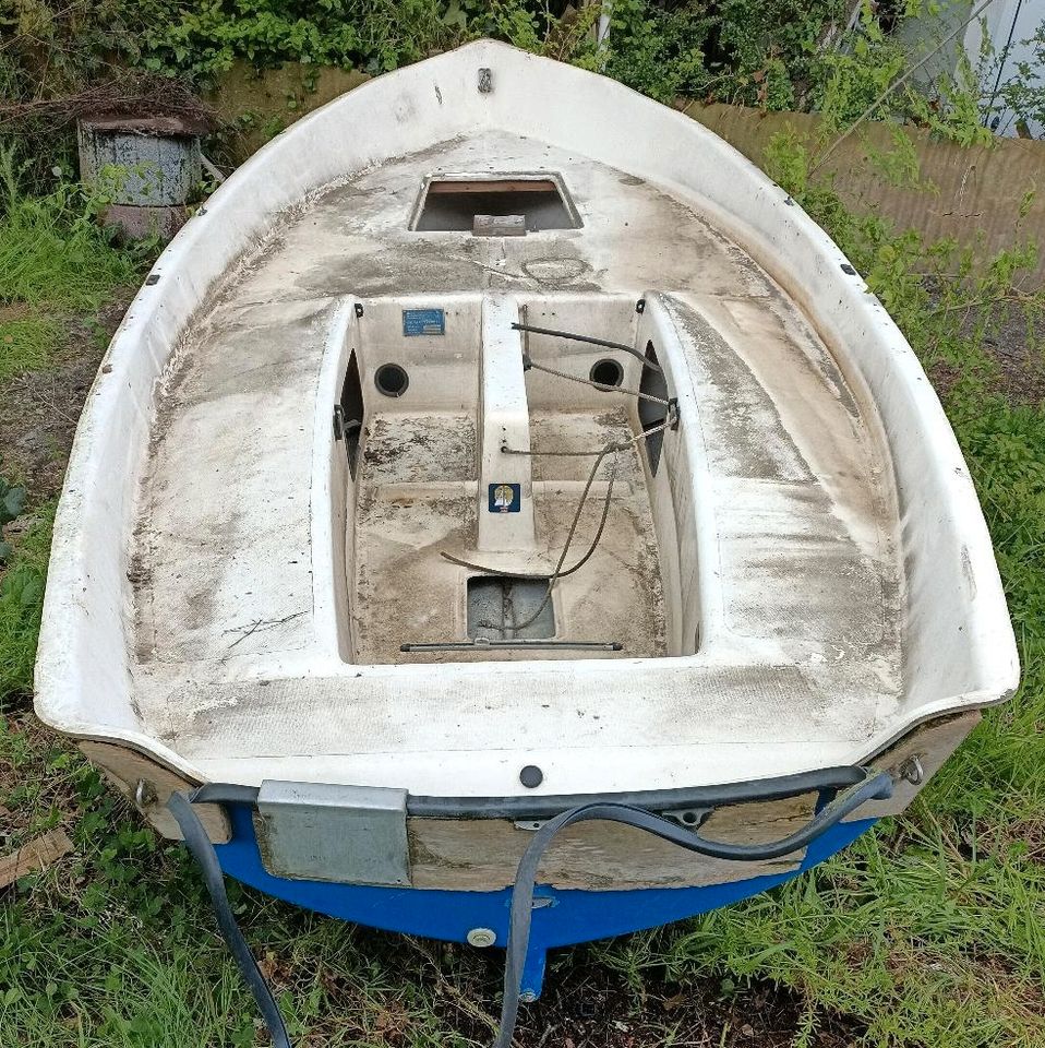 Angelboot Ruderboot Segelboot in Lübeck