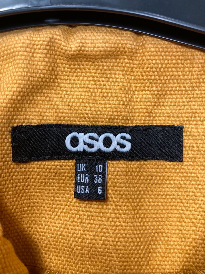 Mantel Asos in Reute