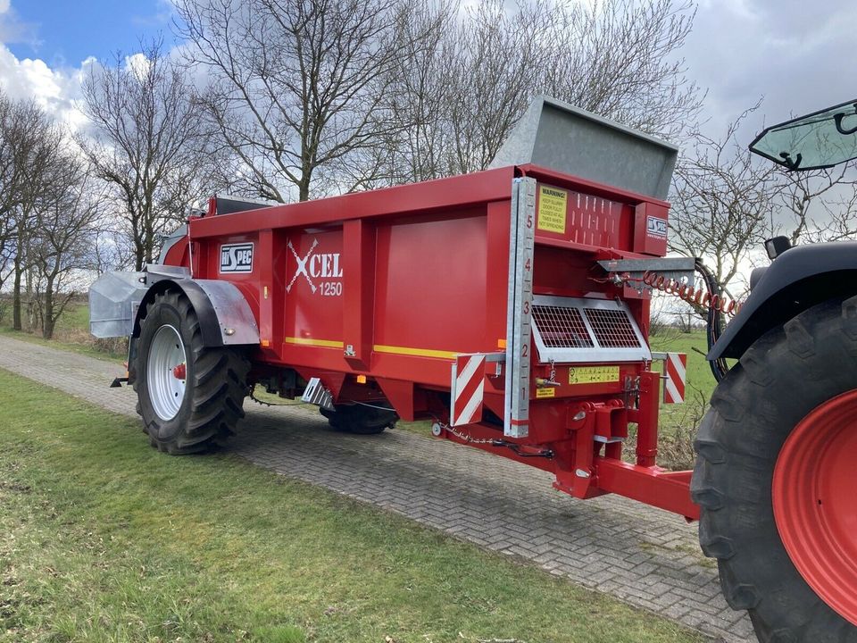 HiSpec Xcel Miststreuer Dungstreuer mit Kettenrotor in Südbrookmerland