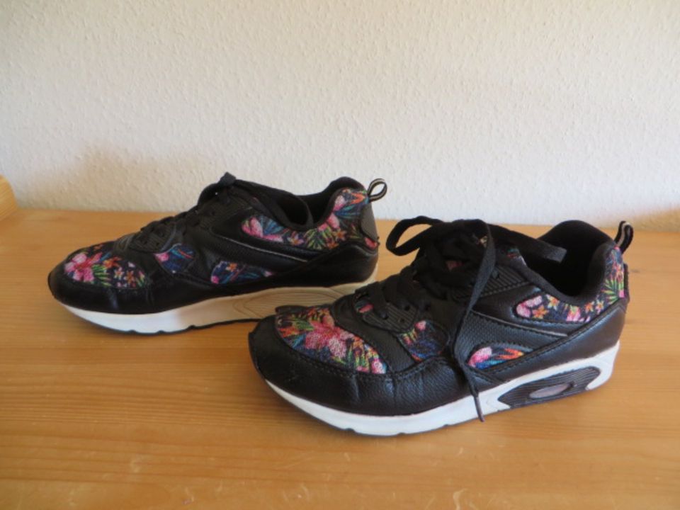 Sneaker schwarz pink Hawaii Blumen Gr. 37 in Bad Wörishofen