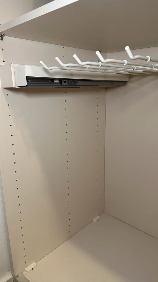 Hosenhalter für Kleiderschrank in Neulingen