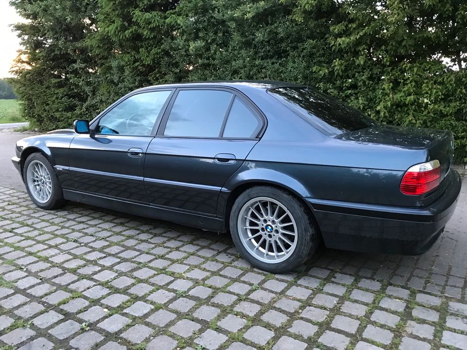 BMW 735i V8 E38 in Dortmund