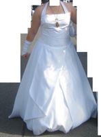 Königinnenkleid/Brautkleid Größe 42/44 Nordrhein-Westfalen - Arnsberg Vorschau