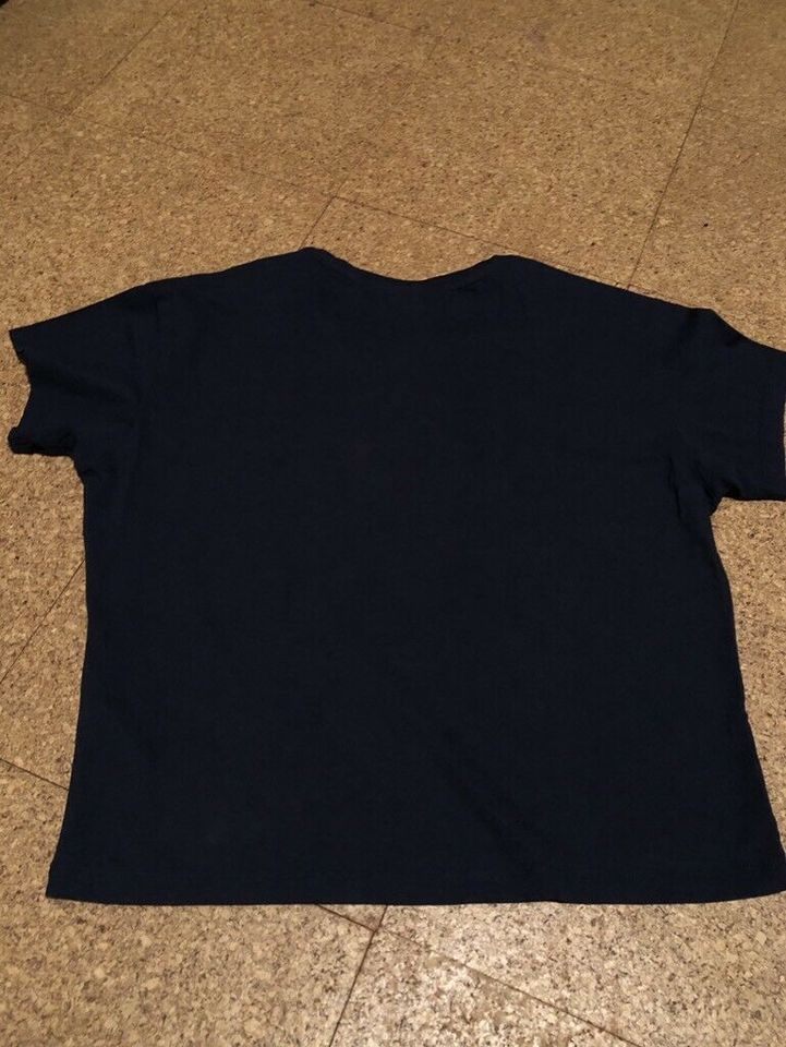 Tommy Hilfiger Logo T-shirt Damen xs s dunkelblau mit Logo 90s in  Nordrhein-Westfalen - Engelskirchen | eBay Kleinanzeigen ist jetzt  Kleinanzeigen