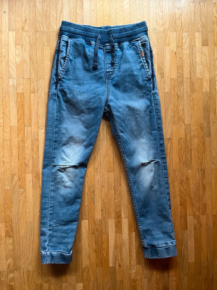 Blaue Jeans, Jogger, Joggjeans von H&M, Gr. 134 in Frankfurt am Main