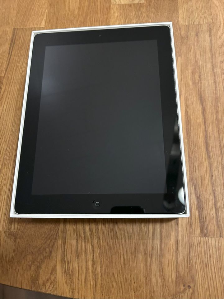 Apple iPad 4. Gen. 16 GB Wi-Fi 9,7 Zoll schwarz/silber in Siegbach