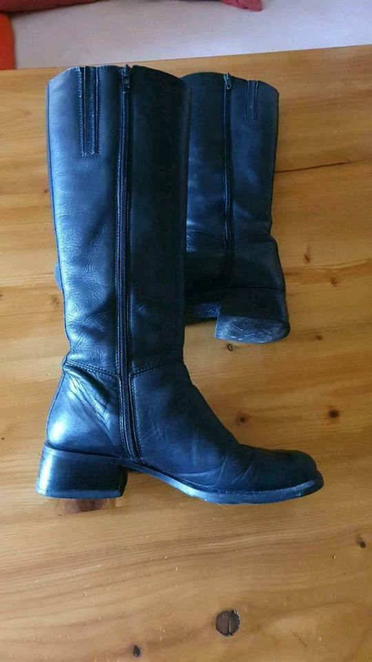 Stiefel Schuhe 39 in Mendig