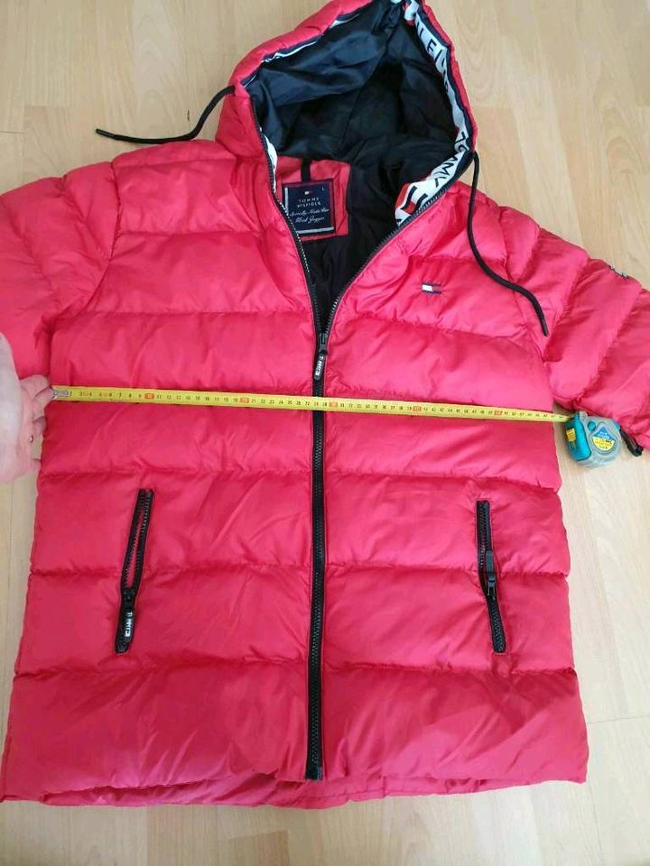 TOMMY HILFIGER  Winterjacke L in Rot. Neu. in Weißenburg in Bayern