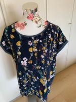 CECIL - Gr. XL (44/46) -schönes T-Shirt mit Cecildruck (Blumen) Hessen - Hasselroth Vorschau