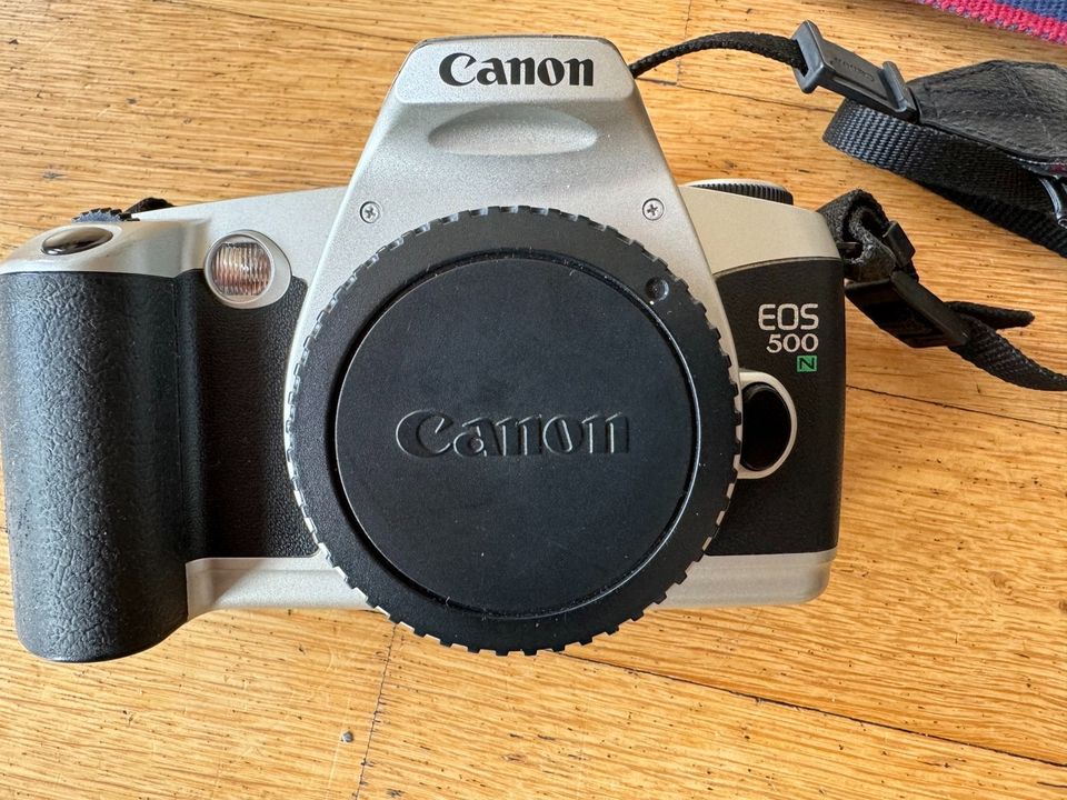 Canon EOS 500n mit Canon 28-80mm Objektiv in Bonn