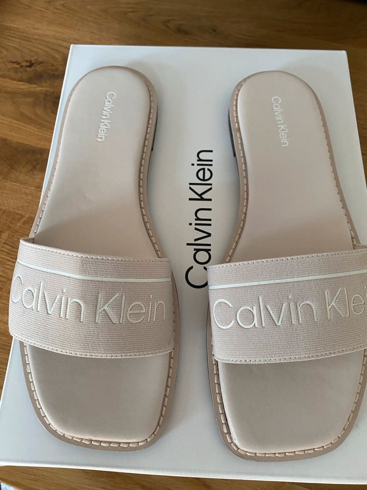 Neuwertig: Calvin Klein Squared Slide Pantolette 37 (NP: 99€) in Erfurt