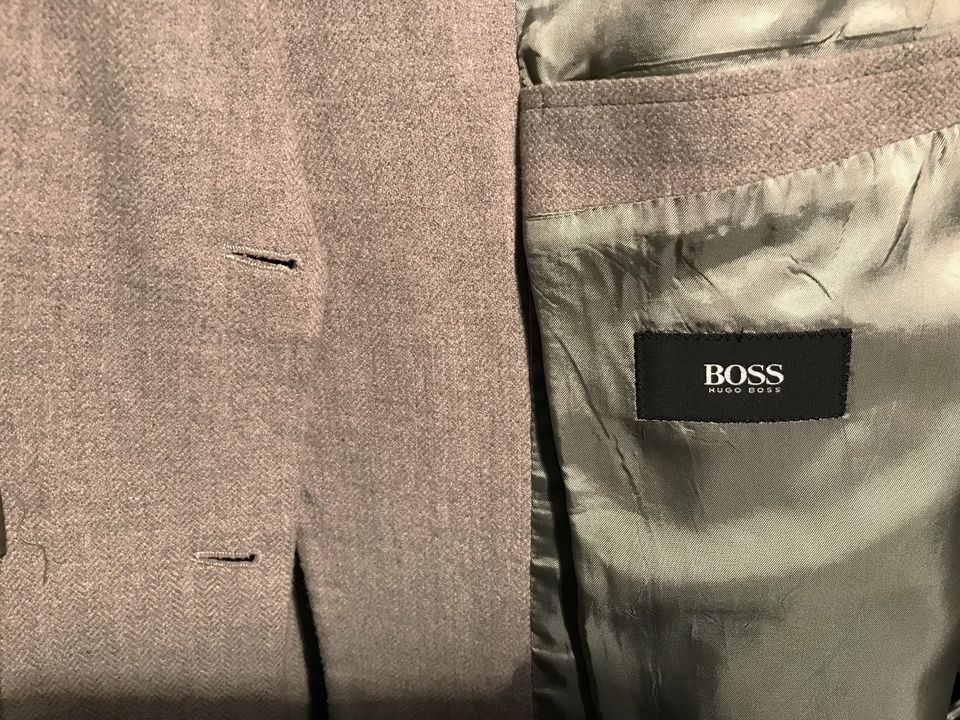 Herrenjacke von Hugo Boss. Größe 52. Ausgezeichneter Zustand. Hel in Oberhausen