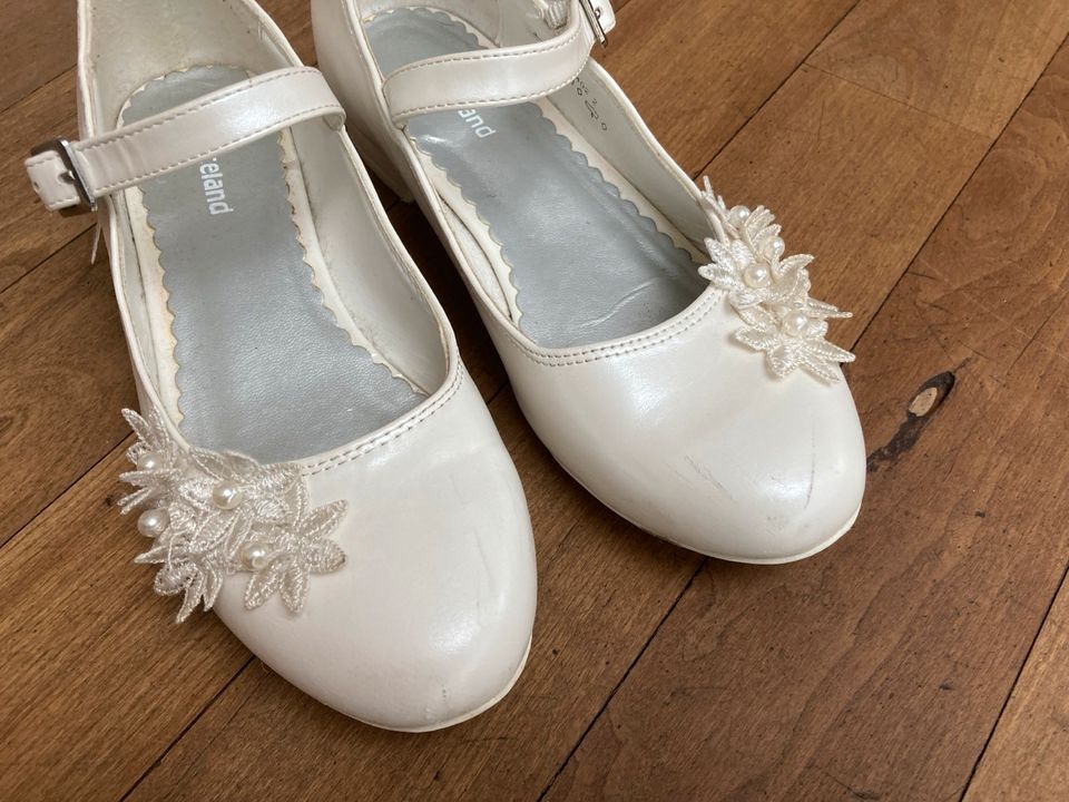 Ballerinas / Festliche Schuhe /   Kommunion Schuhe  1 x getragen in Neuwied