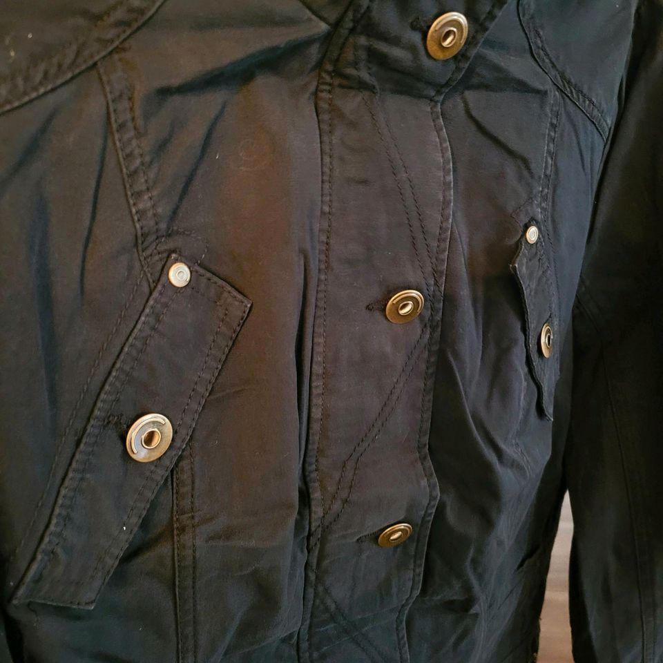 Schwarze Übergangsjacke Gr.46 in Widdern