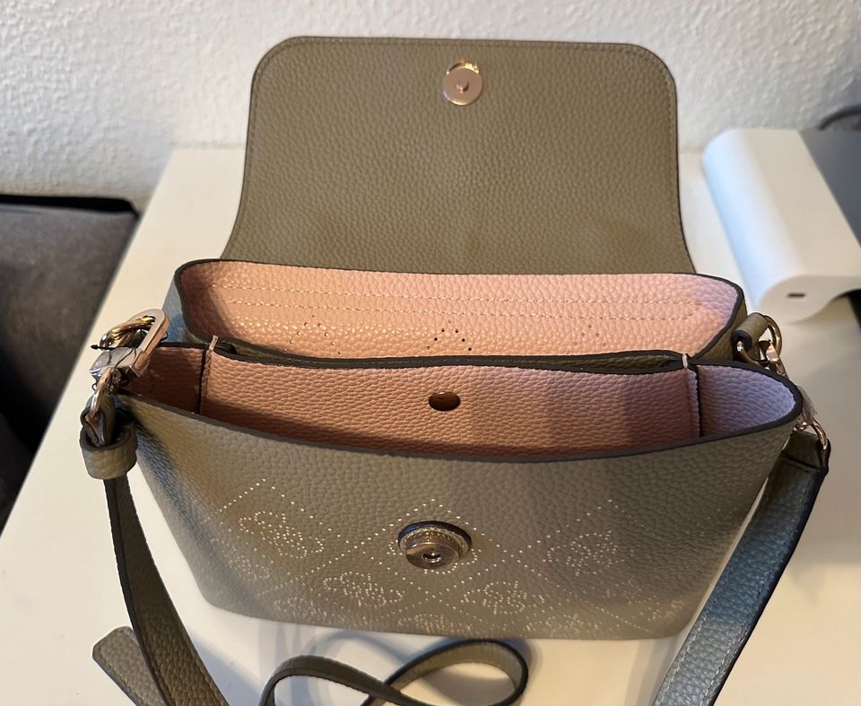 Guess Tasche grün Khaki in Krefeld